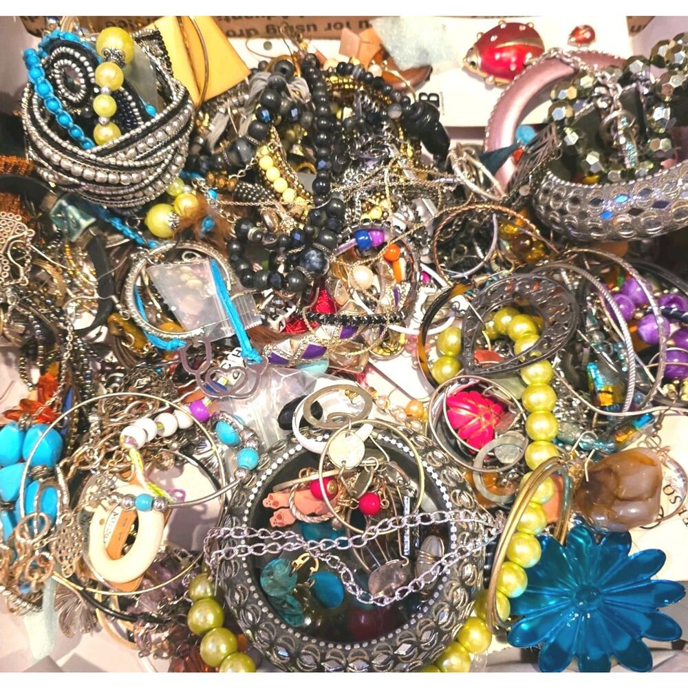 4 Lbs Junk Jewelry Lot Broken Tangled Repurpose Repair Vintage To Now SKU 3428